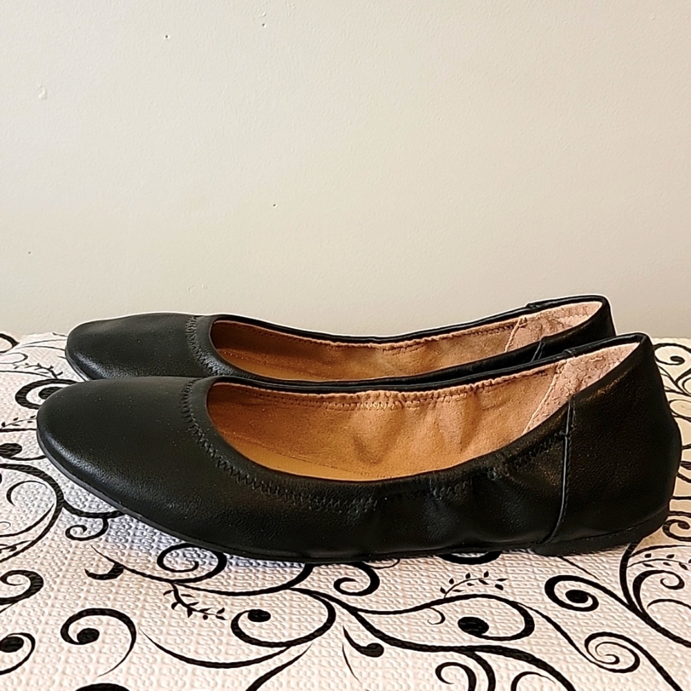 LIKE NEW! Cute little Essential Stretch Ballet Flats - Picture 3 of 8